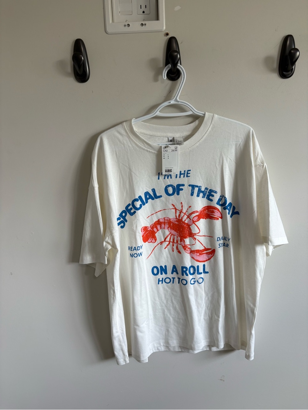 H&M White Short Sleeve Tee with Red Lobster and Blue Text